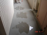 建物調査－廊下の水溜まり